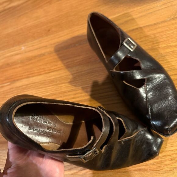 Cydwoq Vintage brown buckle flats - Picture 2 of 5